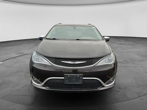 Used 2017 Chrysler Pacifica Limited w/ UConnect Theater Package FWD image 15