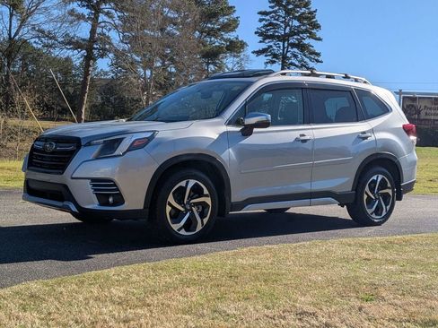 Used 2022 Subaru Forester Touring image 2