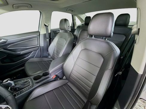 Used 2023 Volkswagen Jetta SE FWD image 11