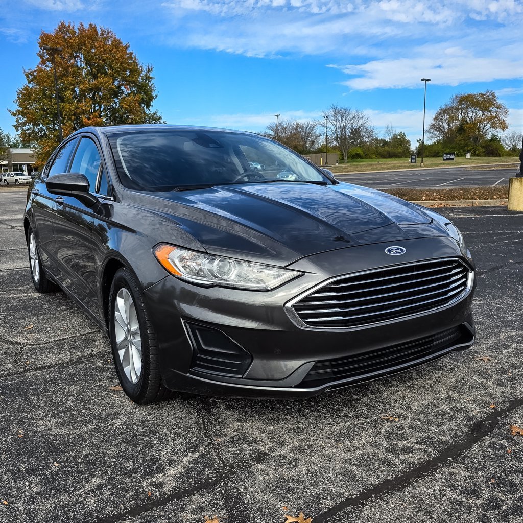 Used 2020 Ford Fusion SE FWD image 1