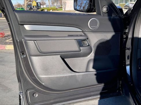 New 2026 Land Rover Discovery Limited Edition image 24