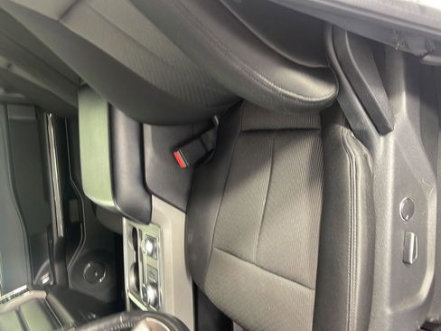 Used 2018 Ford Expedition XLT image 12