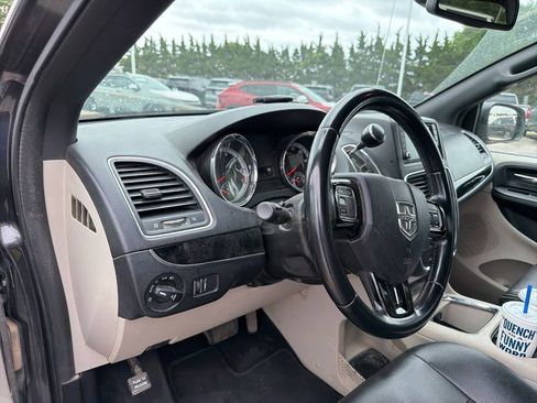 Used 2019 Dodge Grand Caravan SXT FWD image 6