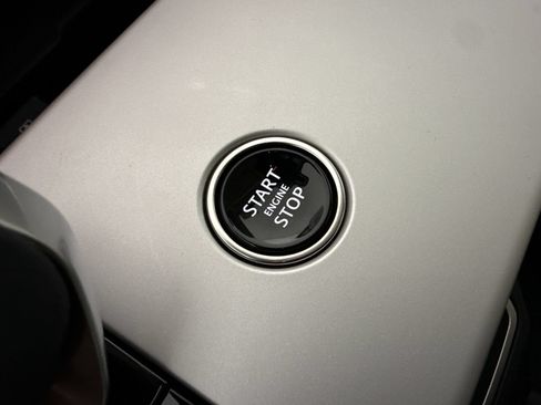 Used 2026 Land Rover Range Rover SE AWD/4WD image 16