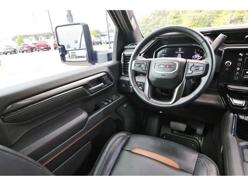 Used 2024 GMC Sierra 2500 AT4 w/ AT4 Premium Plus Package AWD/4WD image 6