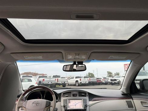 Used 2011 Toyota Avalon Limited image 23