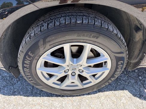 Used 2018 Volvo XC60 T5 Momentum AWD/4WD image 8