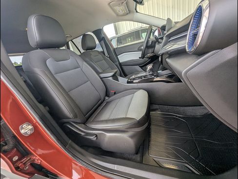 Used 2024 Chevrolet Trax LT w/ Driver Confidence Package FWD image 19