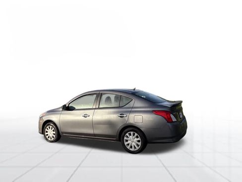 Used 2017 Nissan Versa SV FWD image 3