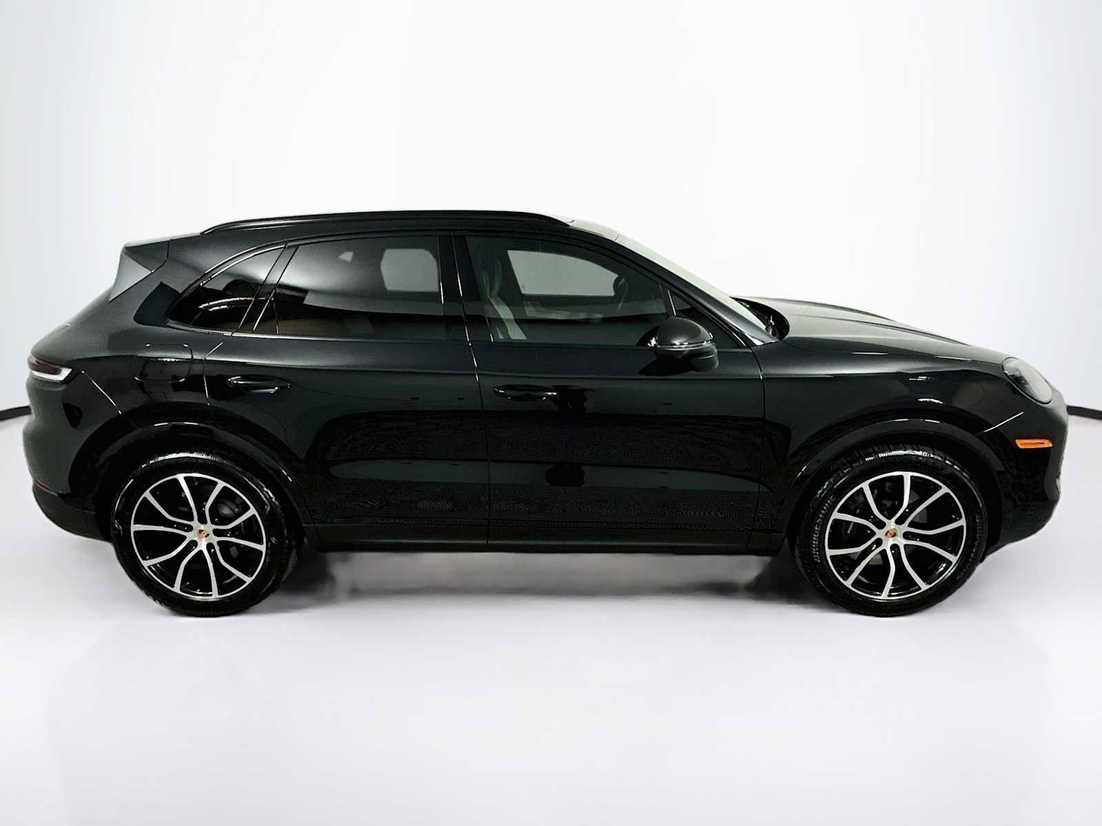 Certified 2026 Porsche Cayenne AWD/4WD image 8