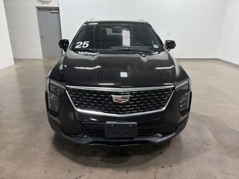 Used 2025 Cadillac XT4 Premium Luxury image 7