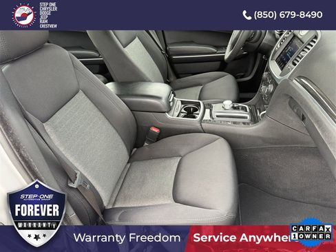 Used 2022 Chrysler 300 Touring image 39