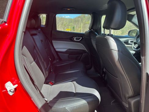 Used 2025 Jeep Compass Limited image 28