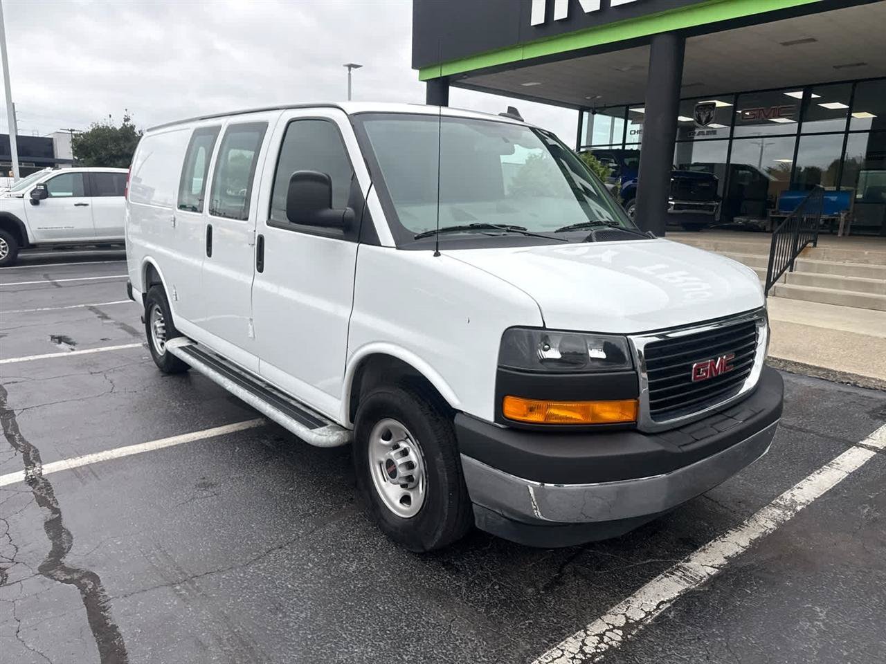Used 2025 GMC Savana 2500 w/ Driver Convenience Package RWD image 2