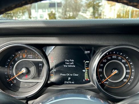 Used 2022 Jeep Gladiator Overland image 14