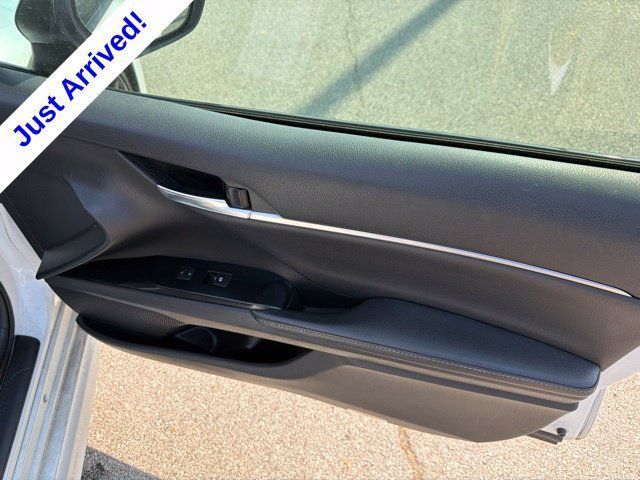 Used 2020 Toyota Camry XSE FWD image 18