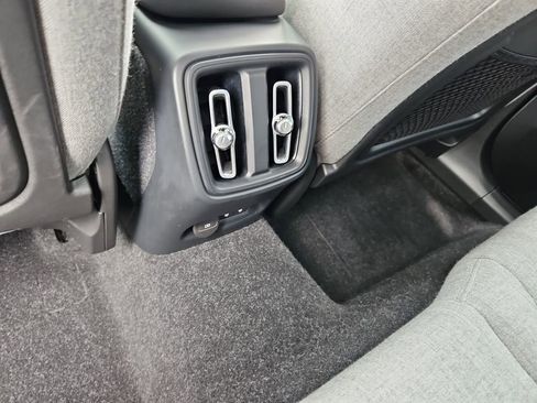 Used 2023 Volvo XC40 Recharge Ultimate w/ Protection Package Premier image 15