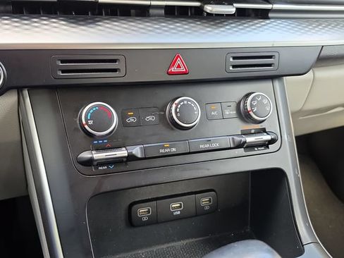Certified 2022 Kia Carnival LX FWD image 25