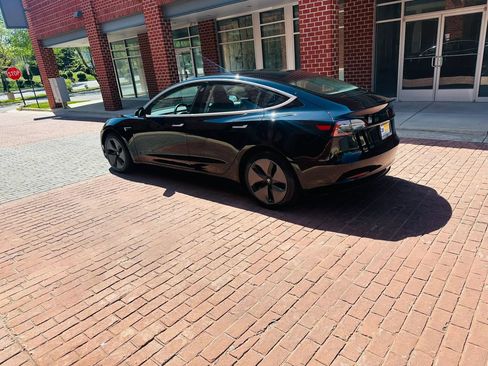 Used 2018 Tesla Model 3 Mid Range RWD image 4