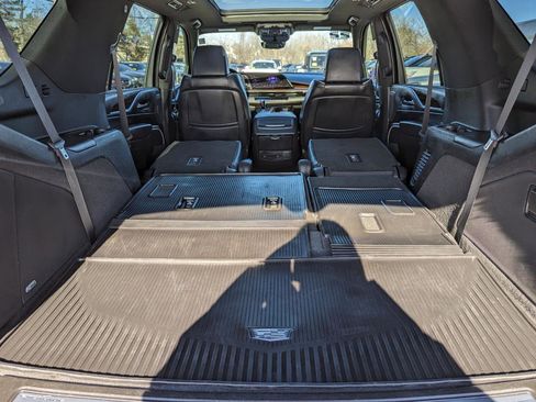 Used 2022 Cadillac Escalade Premium Luxury RWD image 44