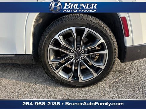 Used 2022 Jeep Grand Wagoneer Series III w/ Rear Seat Video Group 1 image 9