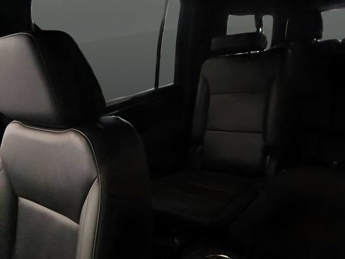 Used 2025 Chevrolet Suburban Z71 AWD/4WD image 26