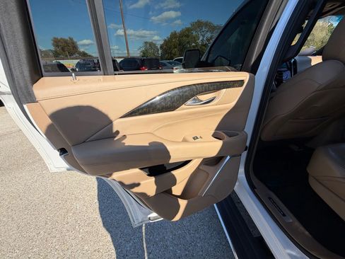 Used 2019 Cadillac Escalade Platinum image 26