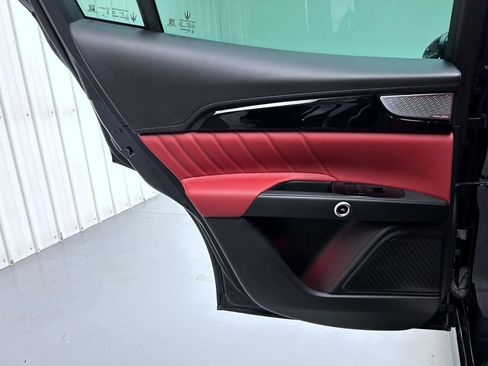 Used 2025 Maserati Grecale Modena image 20