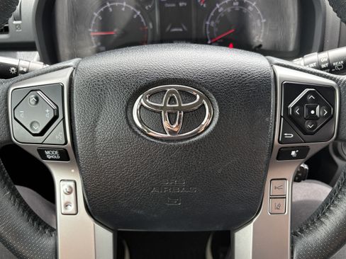 Used 2022 Toyota 4Runner SR5 Premium w/ Moonroof Package RWD image 19