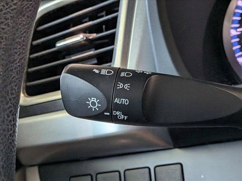Used 2019 Toyota Highlander LE FWD image 10