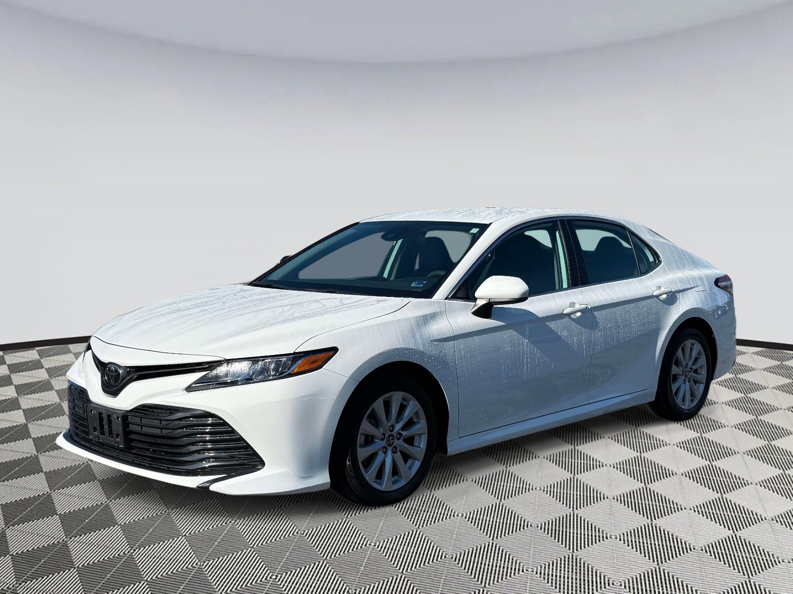 Used 2020 Toyota Camry LE FWD image 5