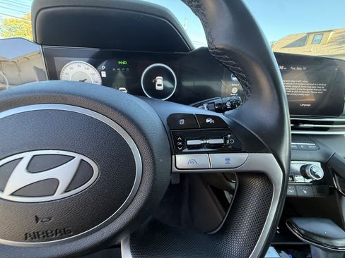 Used 2025 Hyundai Elantra SEL FWD image 17