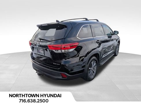 Used 2019 Toyota Highlander XLE image 16