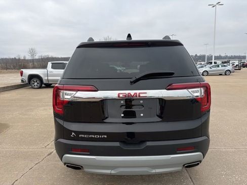Used 2023 GMC Acadia SLT w/ Preferred Package image 4