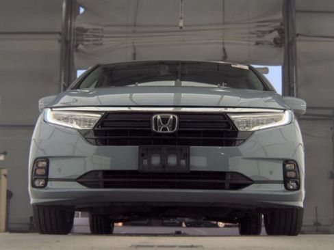 Used 2023 Honda Odyssey Touring image 3