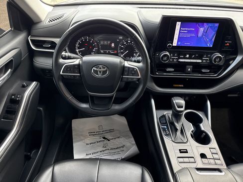 Used 2024 Toyota Highlander XLE AWD/4WD image 18