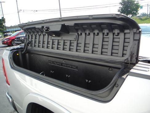 Used 2022 RAM 1500 Laramie AWD/4WD image 16
