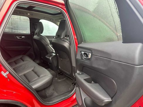 Certified 2023 Volvo XC60 B5 Plus w/ Climate Package image 14
