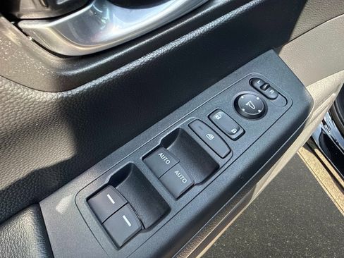 Certified 2025 Honda CR-V EX image 17