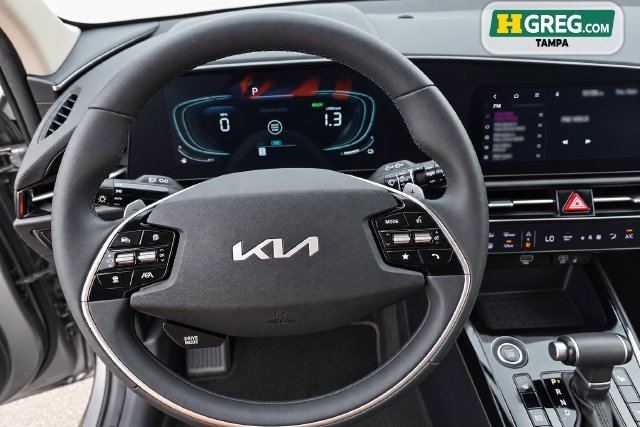 Used 2024 Kia Niro EX FWD image 13