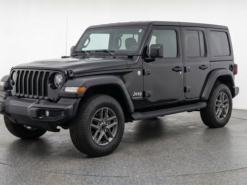 Used 2025 Jeep Wrangler Unlimited Sport AWD/4WD image 3