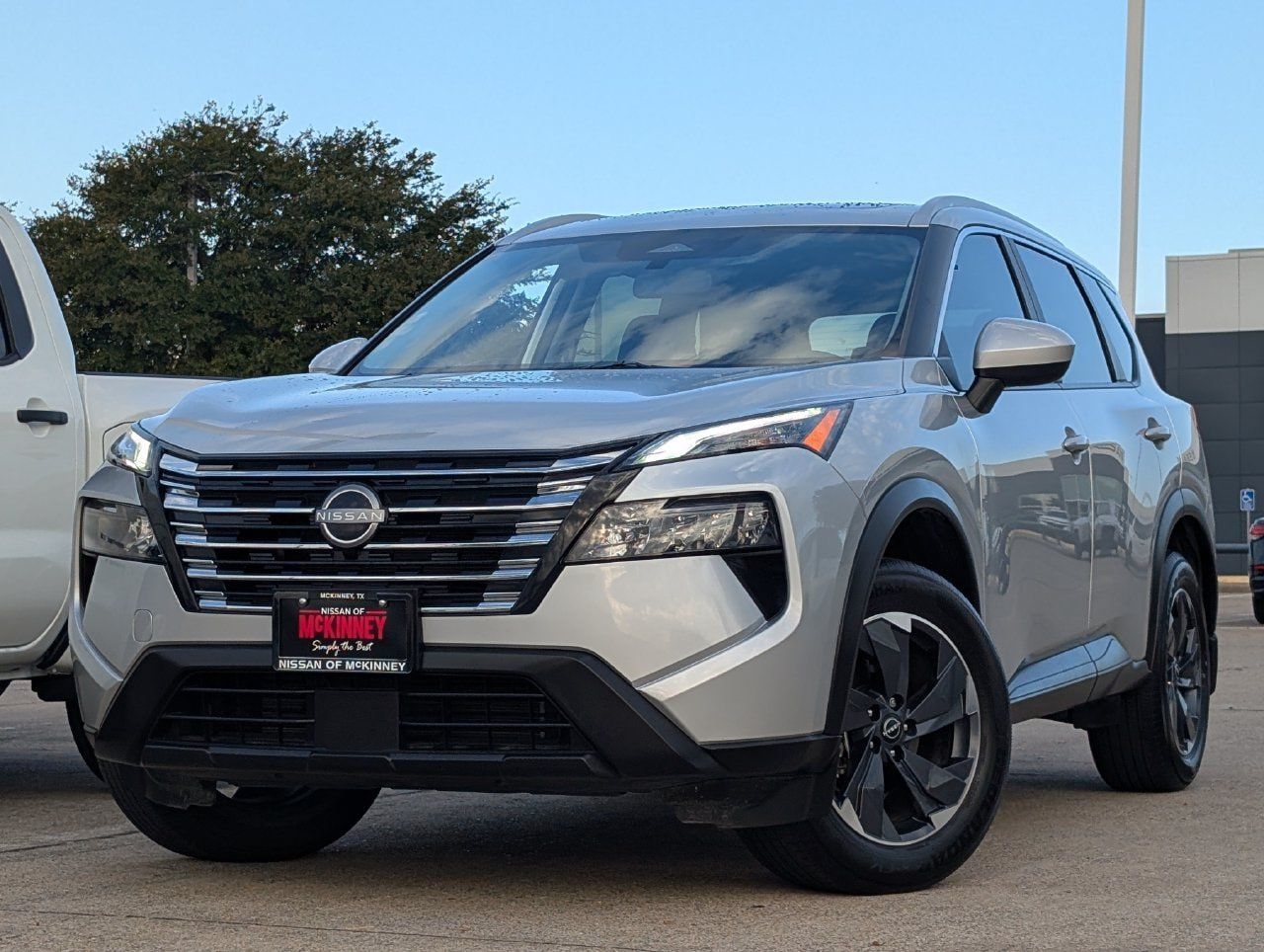 Certified 2025 Nissan Rogue SV w/ SV Premium Package FWD image 2