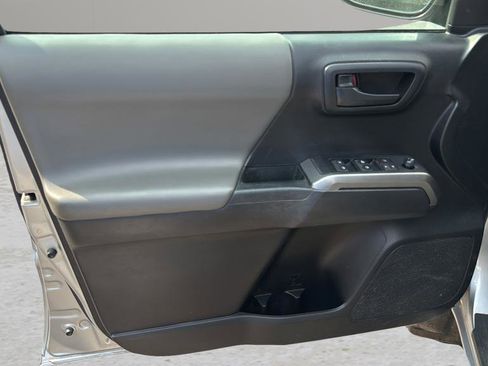 Used 2020 Toyota Tacoma SR5 image 10