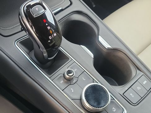 Used 2020 Cadillac XT4 Premium Luxury w/ Enhanced Visibility Package image 32