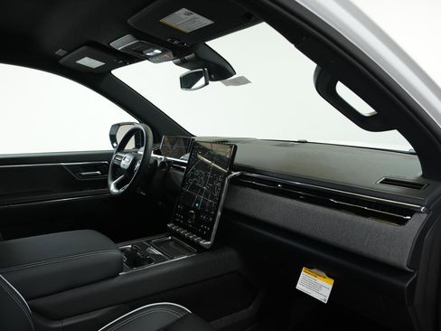 New 2026 GMC Sierra EV Elevation image 17