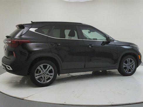 Used 2023 Kia Seltos S w/ Navigation Package image 7