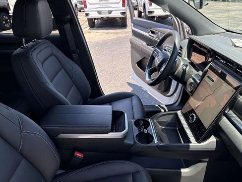 Used 2025 GMC Terrain Elevation w/ Elevation Premium Package AWD/4WD image 35