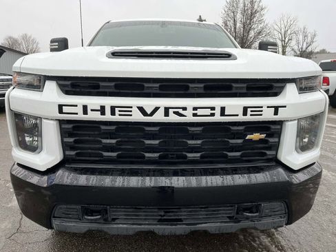 Used 2022 Chevrolet Silverado 2500 Custom w/ Custom Value Package image 3