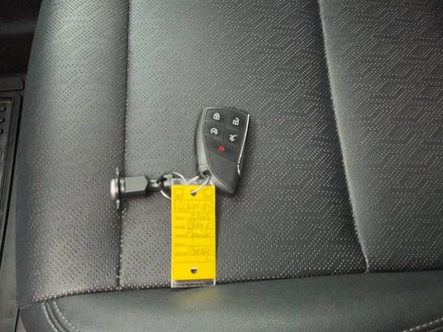 Used 2025 Chevrolet Equinox LT w/ Convenience Package II FWD image 25