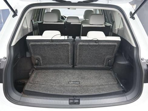 Used 2020 Volkswagen Tiguan SE FWD image 24